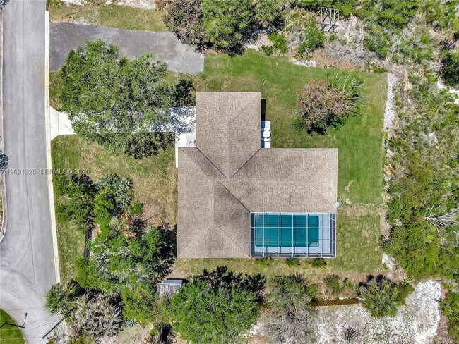 Building Photo - 9125 SE Karin St