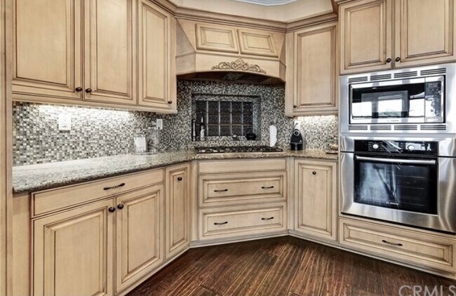 Building Photo - 9 Marisol