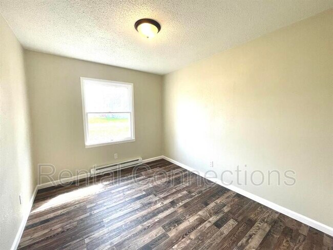 Building Photo - 610 S Elm St