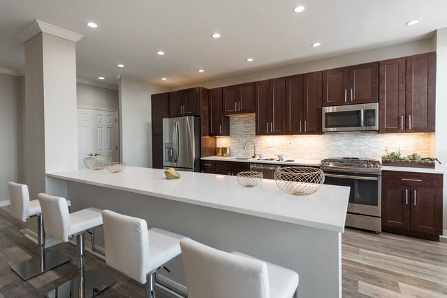 Interior Photo - Instrata Pentagon City
