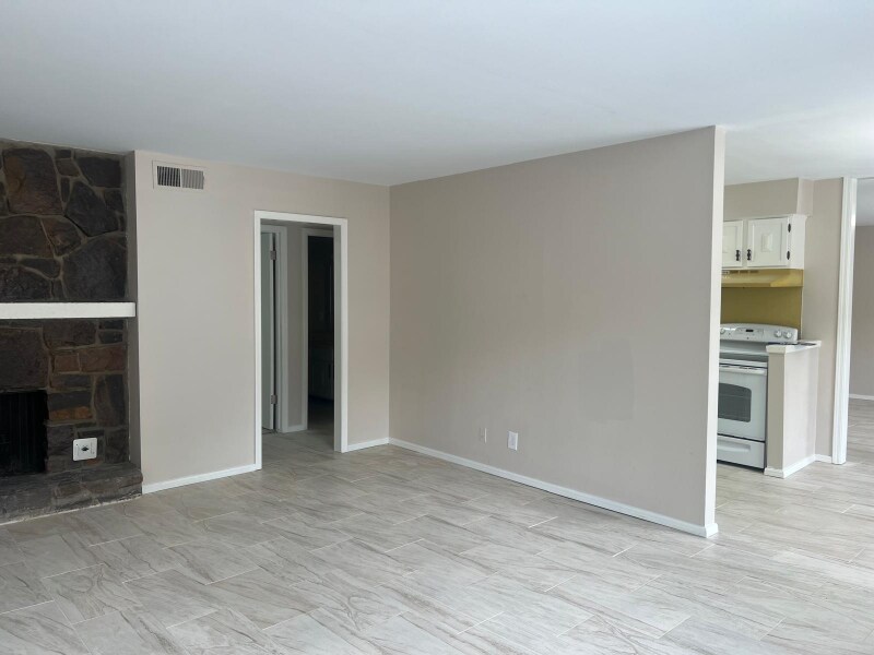 Building Photo - 4442 E 68th St