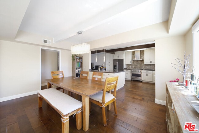 Building Photo - 2260 Los Amigos St