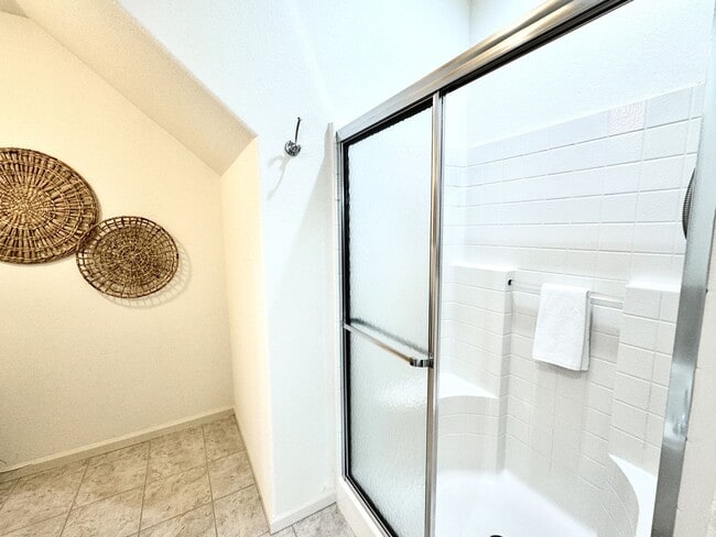 Building Photo - READY NOW!! End-Unit Loft-Style Condo w/1s...