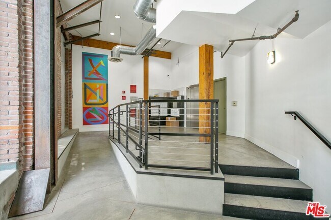 Building Photo - 215 S Santa Fe Ave