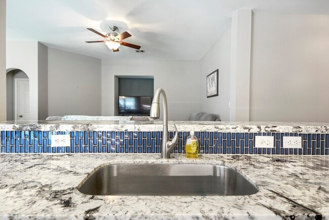 Building Photo - 28139 Canyon Wren Dr
