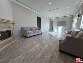 Building Photo - 10006 Samoa Ave