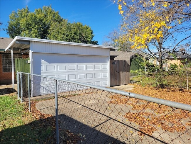 Building Photo - 3820 Modlin St