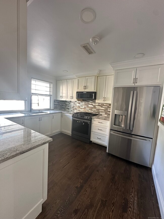 Building Photo - 8 Barnum Ct