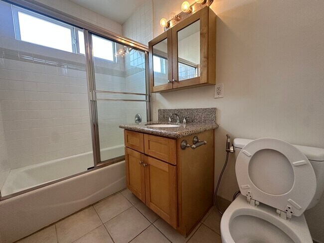 Building Photo - 21 Thornton Ave