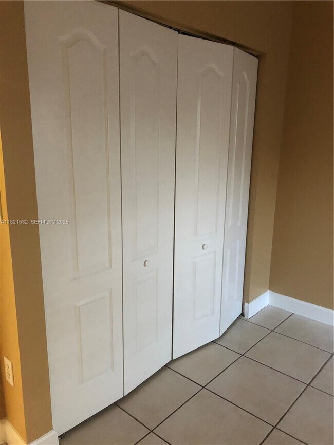 Building Photo - 10932 NW 69th St