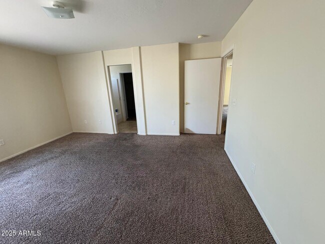 Building Photo - 7207 N 69th Dr