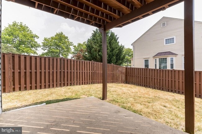 Building Photo - 210 Golden Larch Terrace NE