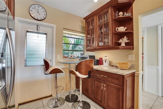 Building Photo - 330 SE 2nd St