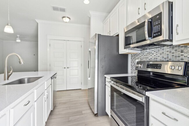 Building Photo - Amelia Island Cottage - Excellent condition