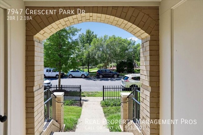 Building Photo - 7947 Crescent Park Dr