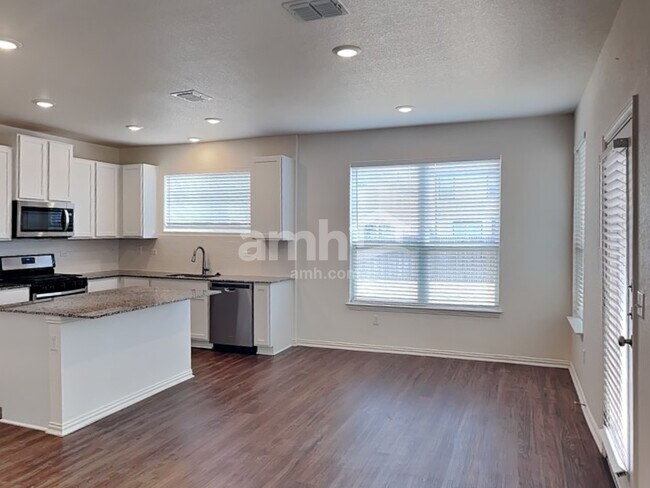 Building Photo - 180 Pebble Creek Run