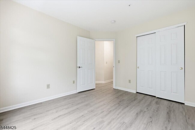 Building Photo - 604 Knollwood Ct