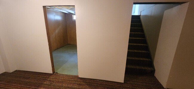 Building Photo - 2 Bedroom with bonus rec space in basement!