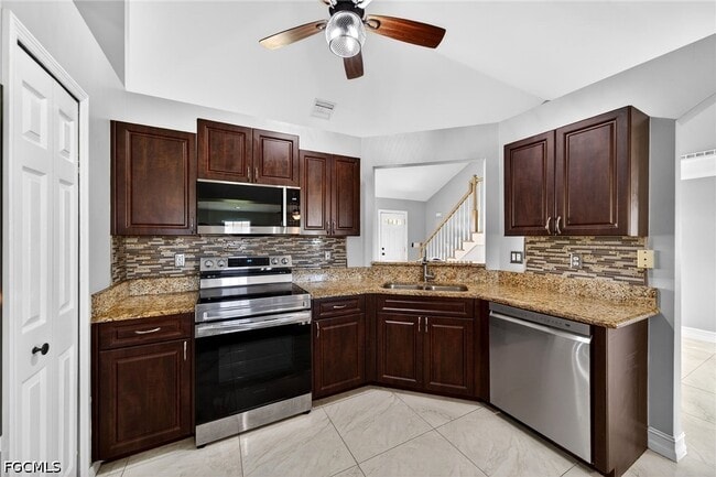 Building Photo - 305 SE 19th Terrace