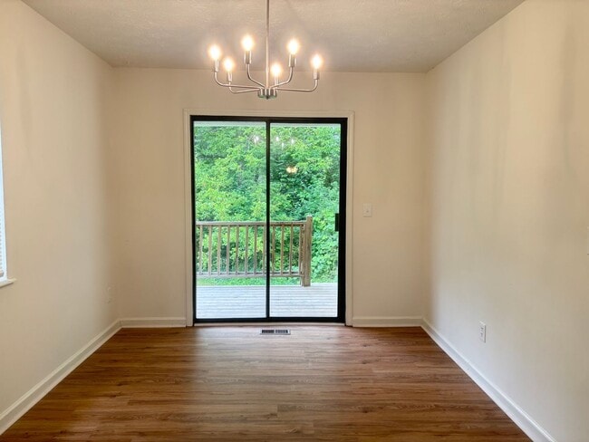 Building Photo - Great Townhouse in Douglasville