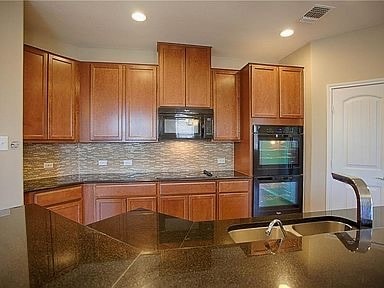 Building Photo - 1101 Amazon Lilly Cove