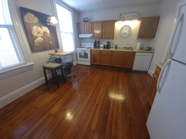 Building Photo - 1418 Church St