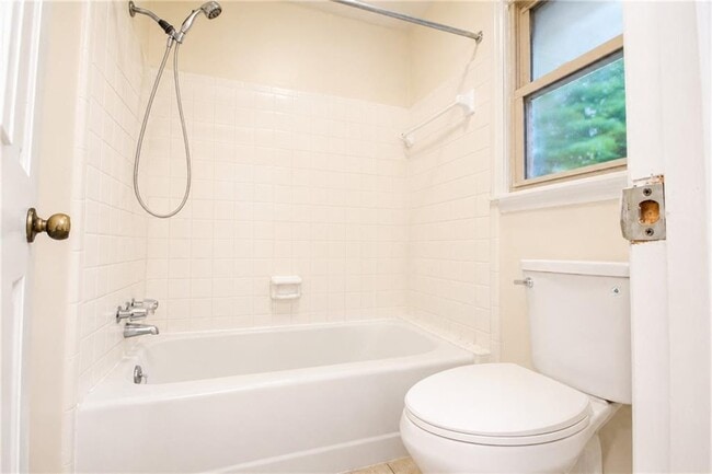Building Photo - 3470 Clubland Dr