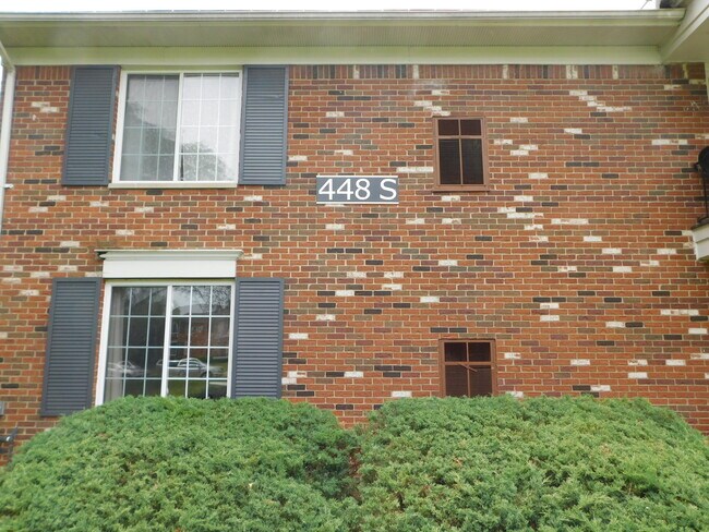 Building Photo - 448 N Fox Hills Dr