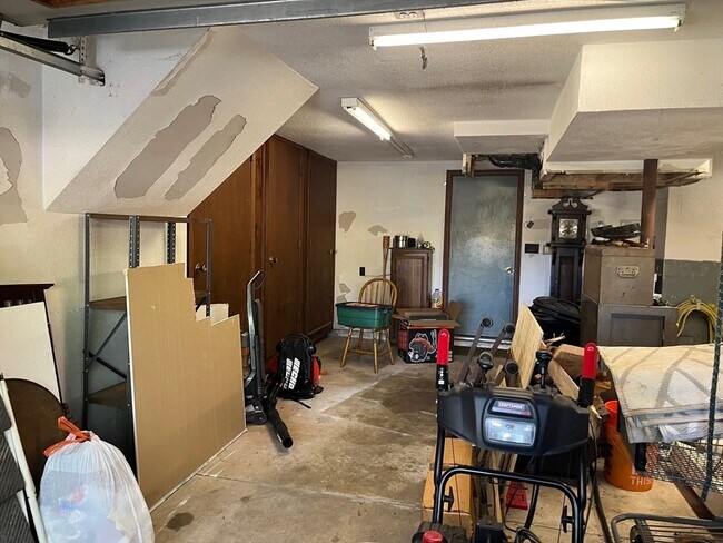 Building Photo - 93 Lantern Ln