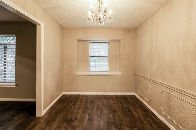 Building Photo - 353 Dawn Hill Dr