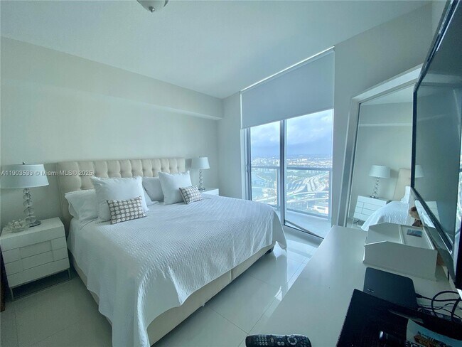 Primary Photo - 185 SW 7th St