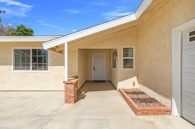 Building Photo - 56034 Desert Gold Dr
