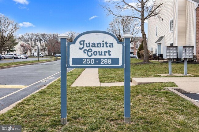Building Photo - 250 Juanita Ct