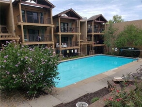 Building Photo - UPDATED 2BR/2BA WEST PLAZA CONDO
