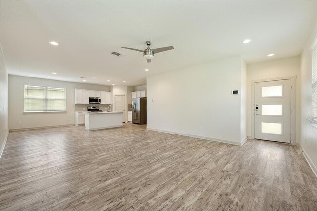 Building Photo - 253 Deserti Rd