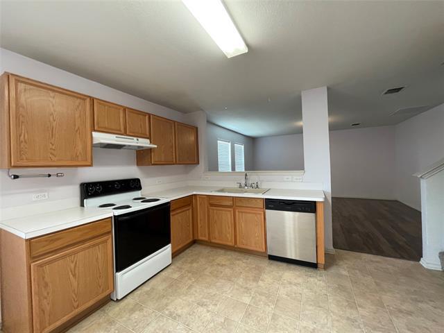 Building Photo - 2801 Mockingbird St