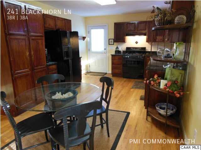 Building Photo - 241 Blackthorn Ln