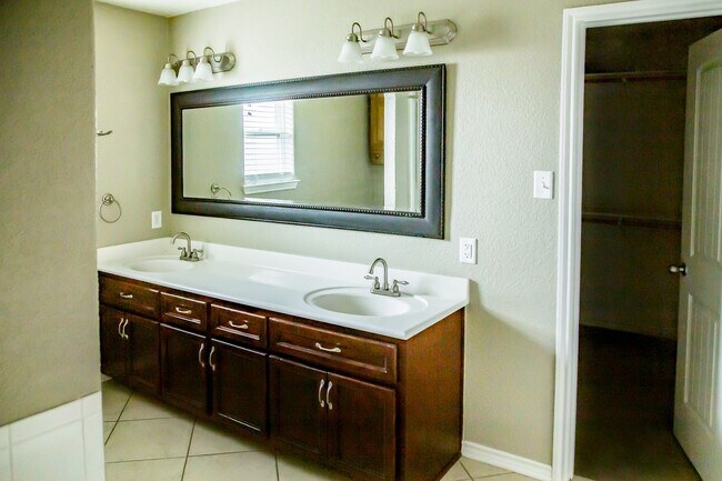 Building Photo - For Lease – $2,100/month | $2,250 Security...