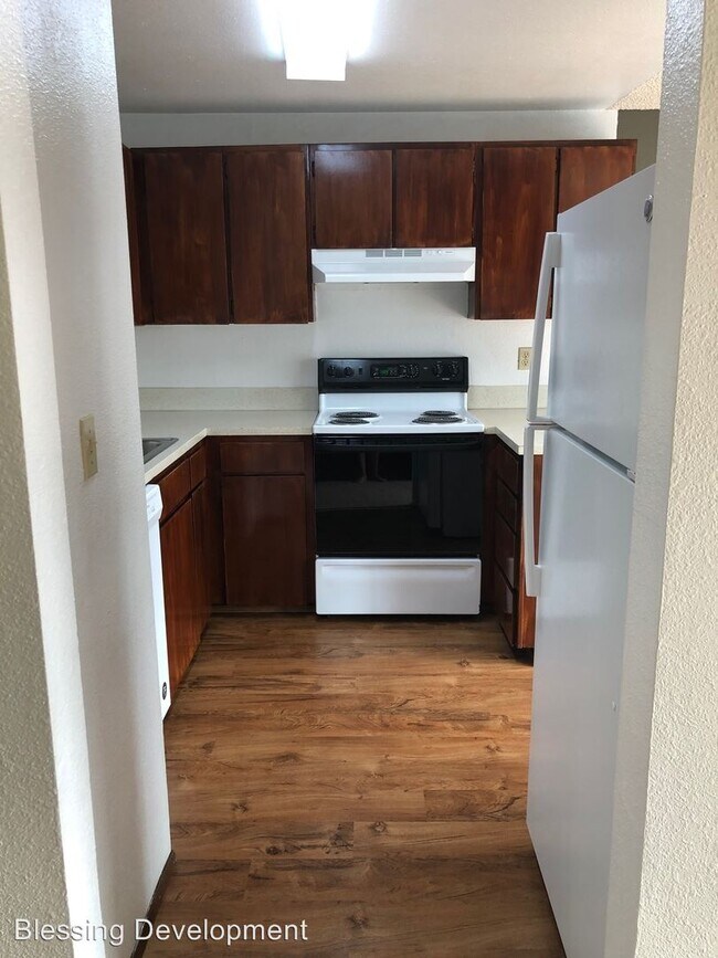 Building Photo - 2 br, 1 bath Apartment - 404 27th St SE