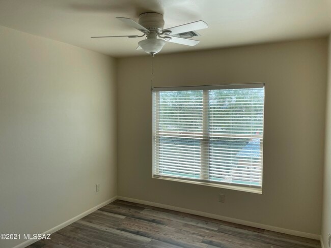 Building Photo - 2545 E Spring St