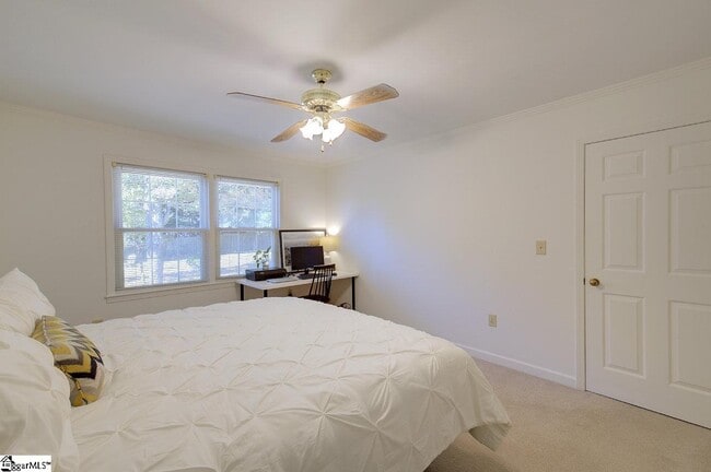 Building Photo - 104 Middle Brook Rd