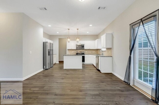 Building Photo - 12 Trask Cir