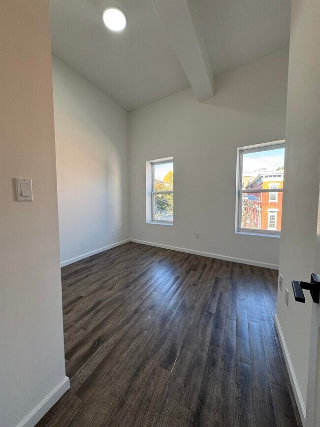 Building Photo - 517 Communipaw Ave