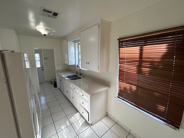 Kitchen and laundry - 11235 Lynrose St