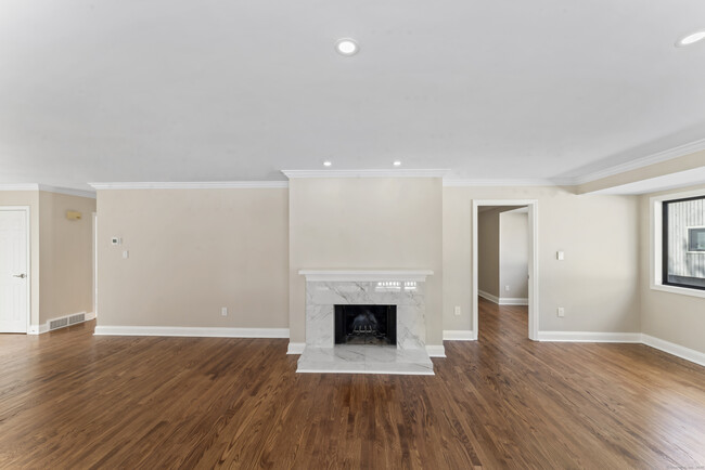 Building Photo - 36 Algonquin Ln
