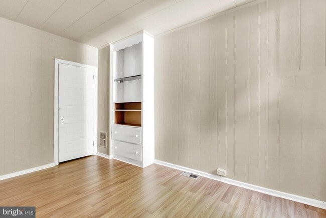 Building Photo - Spacious 3 Bedroom, 1 Bath Home in Harrisburg, Pa!