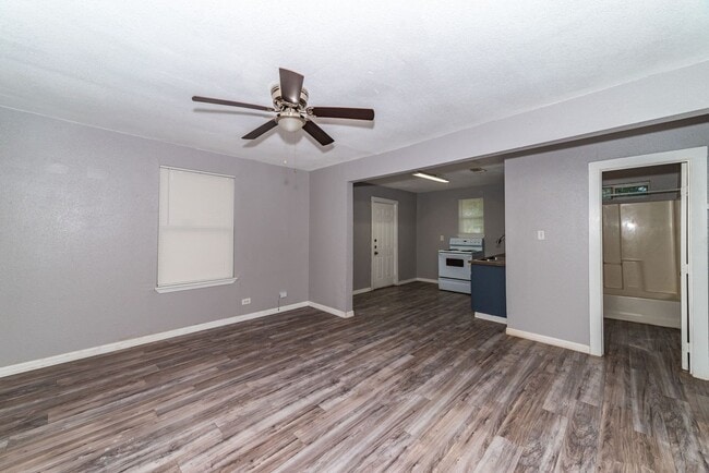 Building Photo - 3-BEDROOM GOVERNMENT HILL DUPLEX