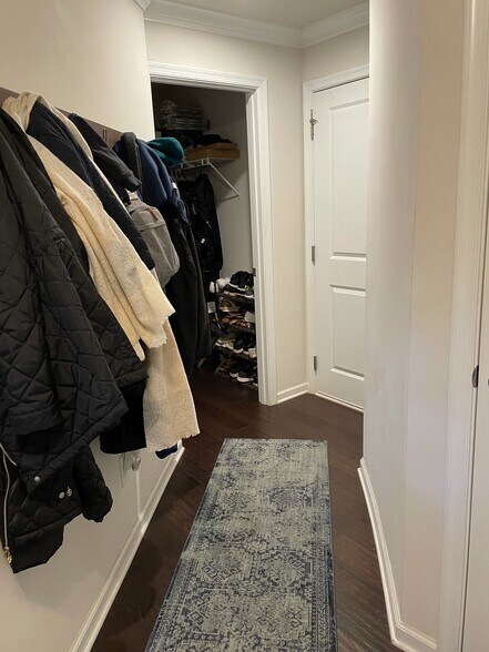 Building Photo - 1228 Queen Lyon Ct