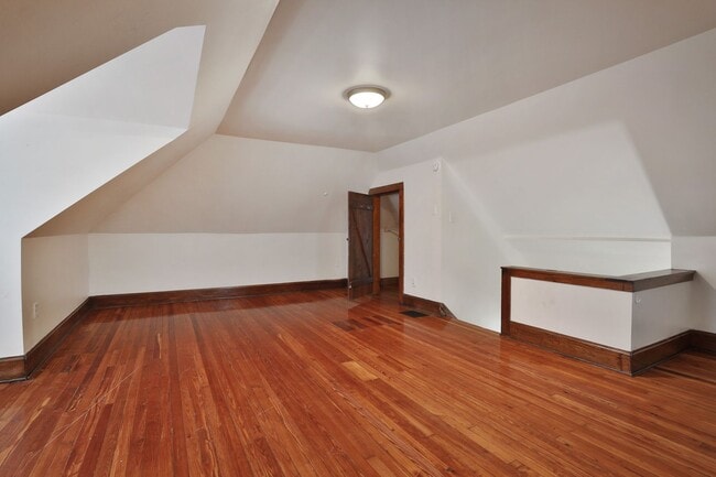 Building Photo - 126-126.5-1265 Frambes Ave