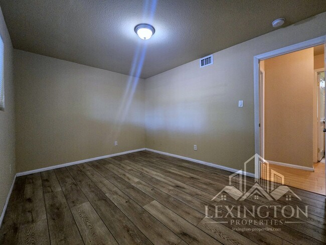 Building Photo - Beautiful, 2BD/1BA, Condo in The Villaggio community, near Madison Ave. and American River College!